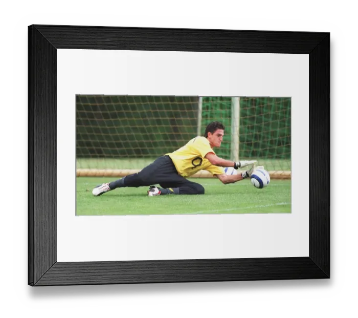 Framed Print : Vito Mannone: The Unyielding Guardian of Arsenal FC