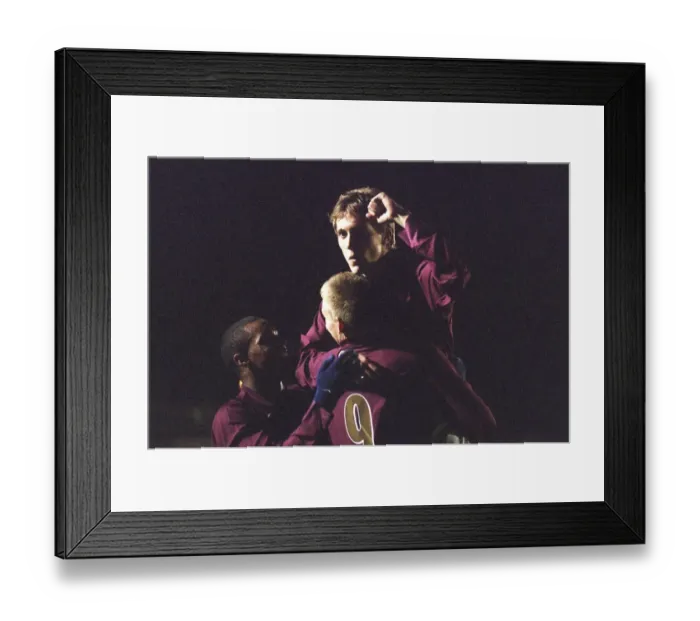 Framed Print : Arturo Lupoli celebrates scoring Arsenals 2nd with Nicklas Bendtner and Jay Simpson