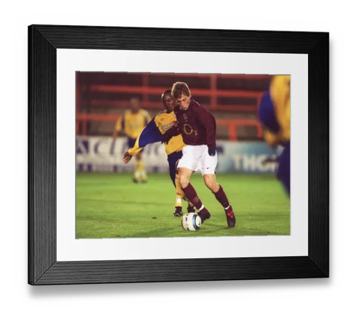 Framed Print : Arturo Lupoli (Arsenal) Darren Kenton (Southampton) Framed Print : Arturo Lupoli (Arsenal) Darren Kenton (Southampton)