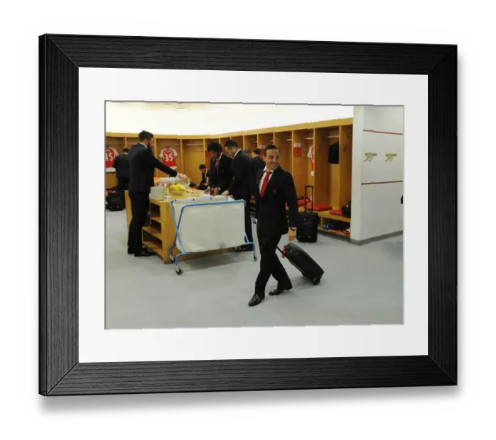 Framed Print : Santi Cazorla in Arsenal Changing Room - Arsenal vs Norwich City (2015-16)