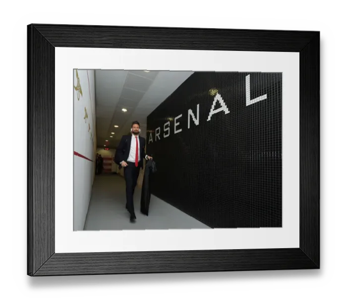 Framed Print : Behind the Scenes: Olivier Giroud's Pre-Match Routine with Arsenal vs Norwich City (2015-16)
