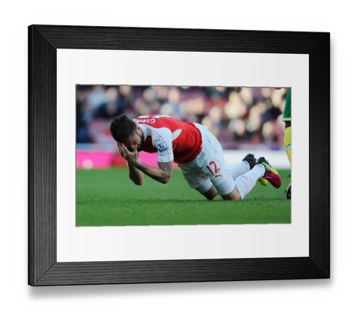 Framed Print : Arsenal's Olivier Giroud in Action Against Norwich City (2015-16)