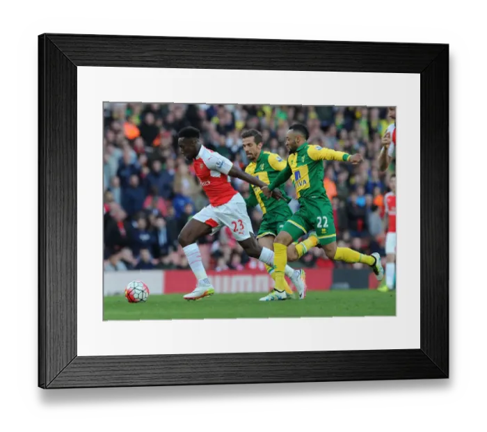 Framed Print : Arsenal's Danny Welbeck Outsmarts Nathan Redmond in Premier League Showdown Framed Print : Arsenal's Danny Welbeck Outsmarts Nathan Redmond in Premier League Showdown