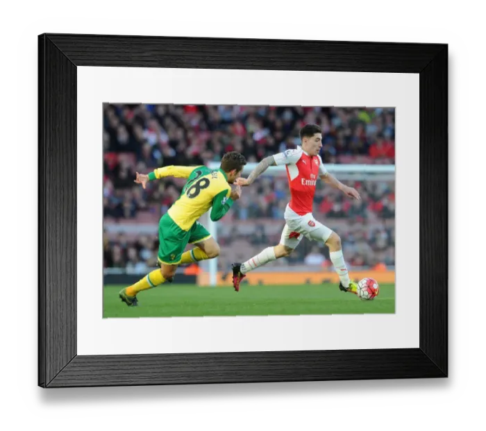 Framed Print : Clash of Midfielders: Hector Bellerin vs. Gary O'Neil (Arsenal vs. Norwich City, 2015-16)