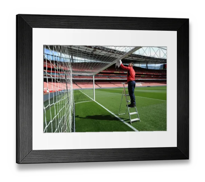 Framed Print : Arsenal Groundsman Prepares Emirates Stadium for Arsenal vs Norwich City (2015-16) Framed Print : Arsenal Groundsman Prepares Emirates Stadium for Arsenal vs Norwich City (2015-16)