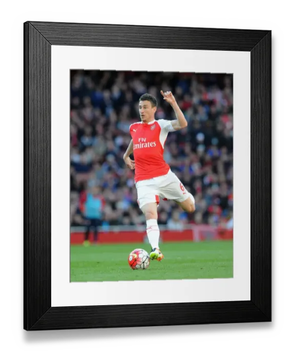 Framed Print : Laurent Koscielny: In Action for Arsenal Against Norwich City (2015-16) Framed Print : Laurent Koscielny: In Action for Arsenal Against Norwich City (2015-16)