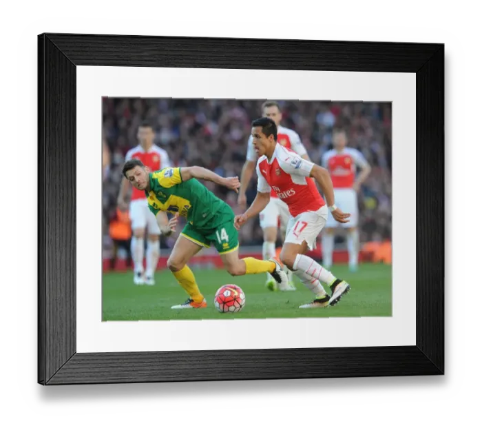 Framed Print : Clash of Stars: Sanchez vs. Hoolahan - Arsenal vs. Norwich City, Premier League Framed Print : Clash of Stars: Sanchez vs. Hoolahan - Arsenal vs. Norwich City, Premier League