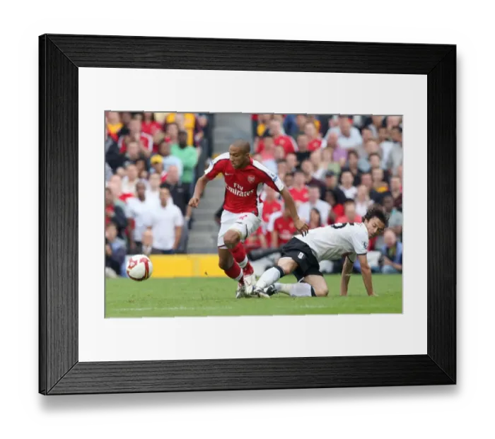 Framed Print : Gael Clichy (Arsenal) Simon Davies (Fulham) Framed Print : Gael Clichy (Arsenal) Simon Davies (Fulham)