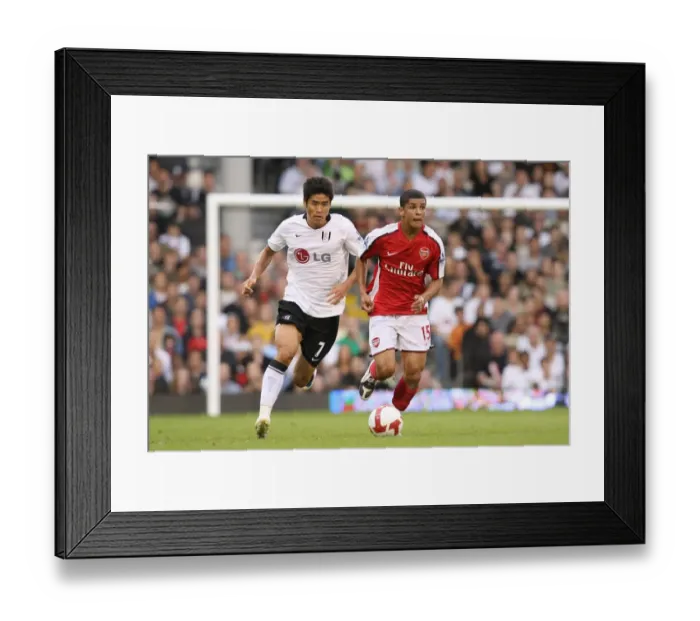 Framed Print : Denilson (Arsenal) Seol Ki-Hyeon (Fulham)