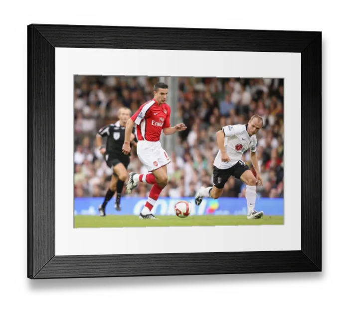 Framed Print : Robin van Persie (Arsenal) Danny Murphy (Fulham) Framed Print : Robin van Persie (Arsenal) Danny Murphy (Fulham)