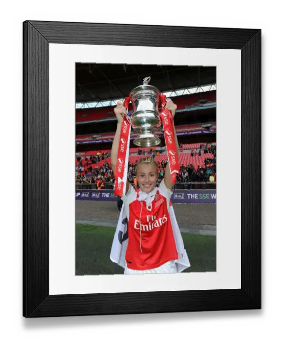 Framed Print : Arsenal Ladies Triumph Over Chelsea Ladies: Leah Williamson Lifts FA Cup