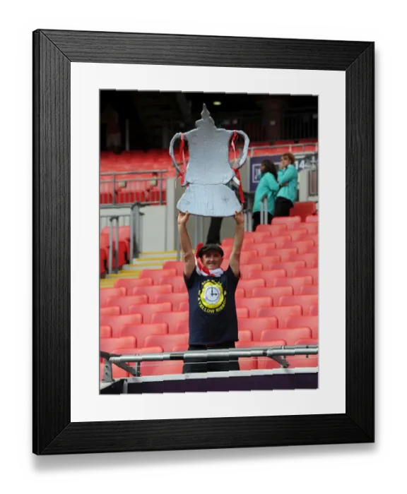 Framed Print : Euphoria and Agony: An Arsenal Fan's Reaction at the FA Cup Final (2016): Arsenal Ladies vs Chelsea Ladies