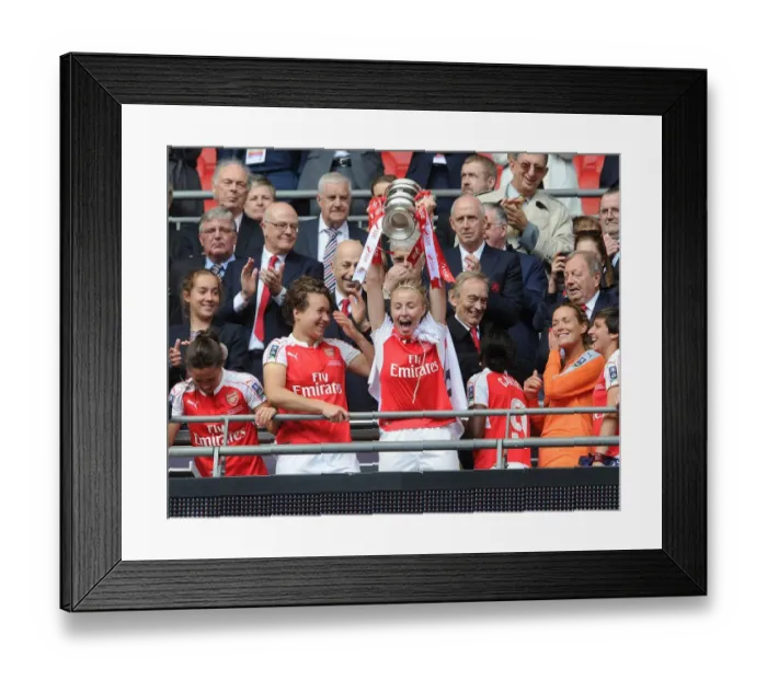 Framed Print : Arsenal Ladies Defy Chelsea: Leah Williamson Lifts FA Cup Triumph