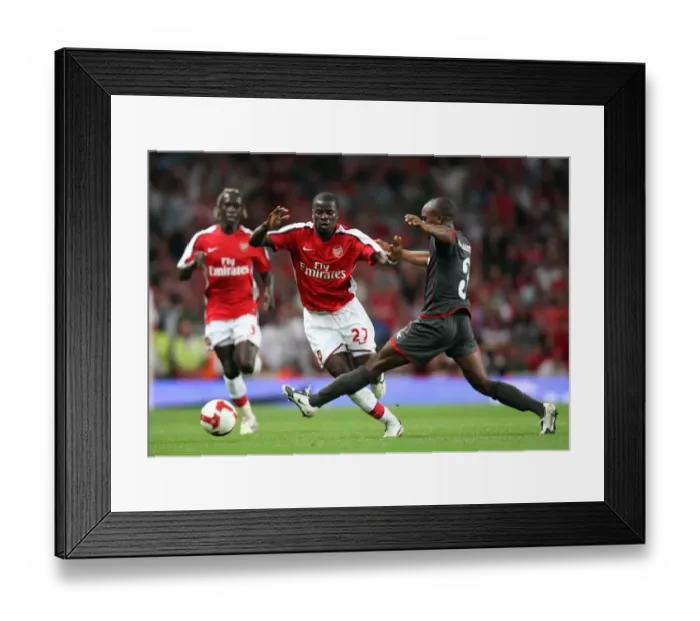Framed Print : Emmanuel Eboue (Arsenal) Edson Braafheid (Twente) Framed Print : Emmanuel Eboue (Arsenal) Edson Braafheid (Twente)