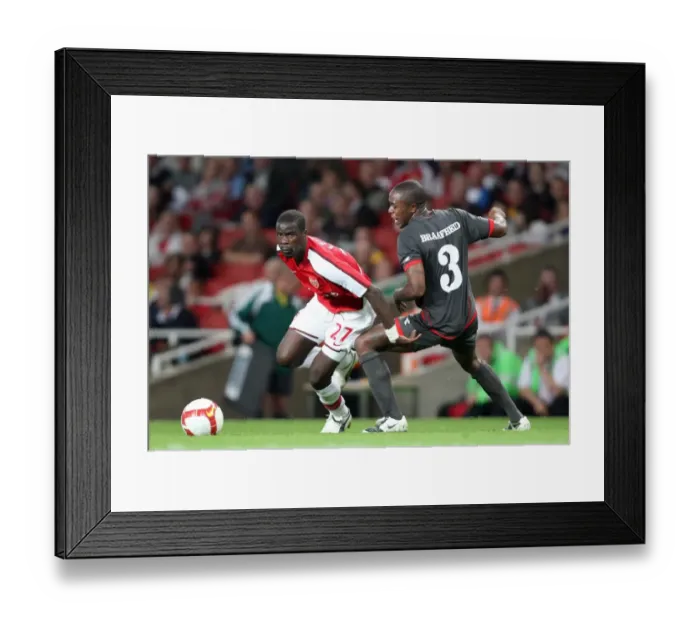 Framed Print : Arsenal's Eboue Shines in Dominant 4:0 Win over Twente's Braafheid