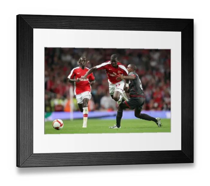 Framed Print : Arsenal's Eboue Shines in 4:0 UEFA Champions League Victory over Twente's Braafheid