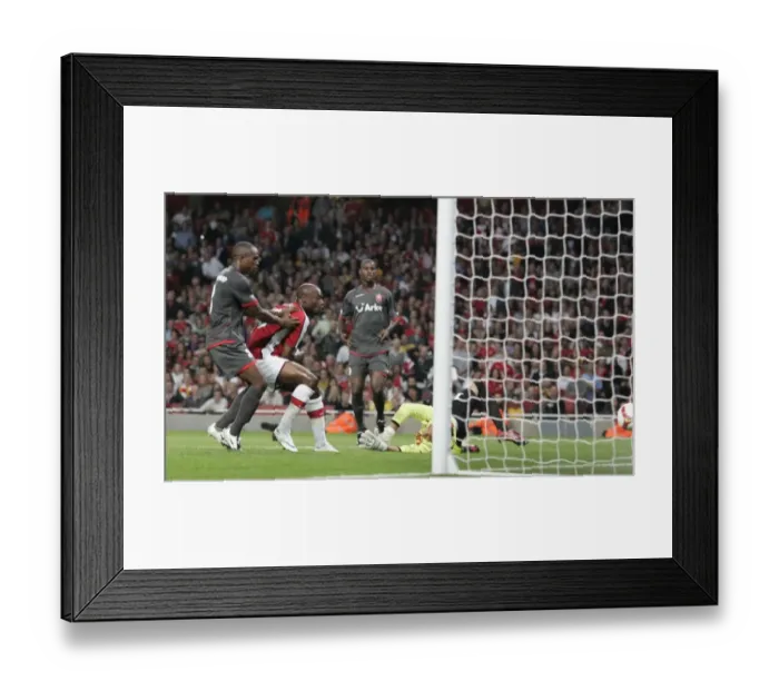 Framed Print : William Gallas scores Arsenals 2nd goal under pressure Framed Print : William Gallas scores Arsenals 2nd goal under pressure