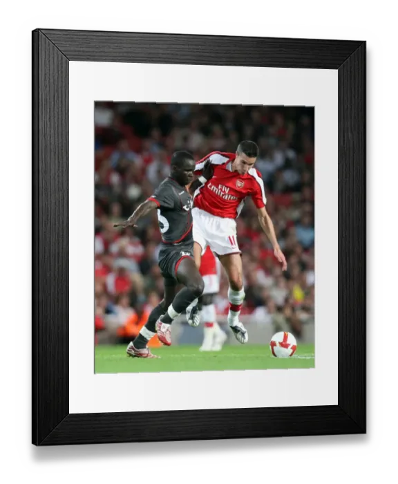 Framed Print : Robin van Persie (Arsenal) Cheick Tiote (Twente) Framed Print : Robin van Persie (Arsenal) Cheick Tiote (Twente)
