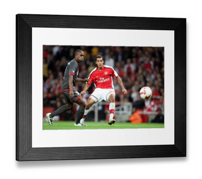 Framed Print : Theo Walcott scores Arsenals 3rd goal under pressure