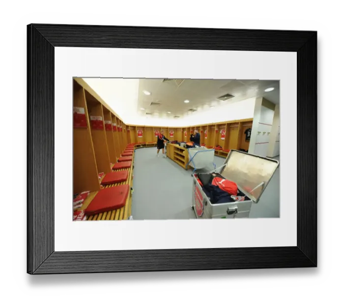 Framed Print : Arsenal vs. Aston Villa: Kit Men Ready for Premier League Clash (2015-16)