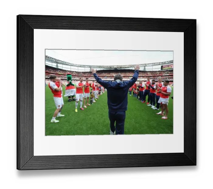 Framed Print : Arsenal Bids Farewell to Tomas Rosicky with Guard of Honor