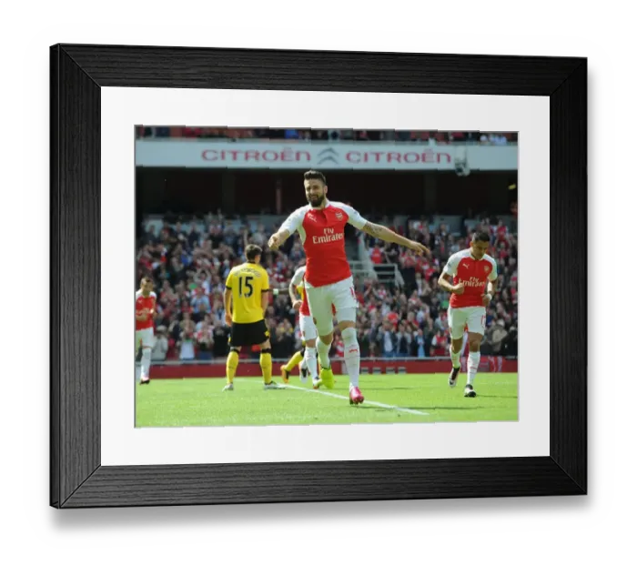 Framed Print : Giroud's Dramatic Late Goal: Arsenal Secures Victory Against Aston Villa (2015-16)