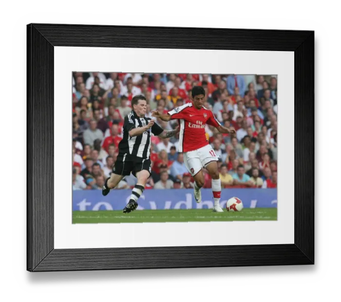 Framed Print : Carlos Vela (Arsenal) Danny Guthrie (Newcastle United)