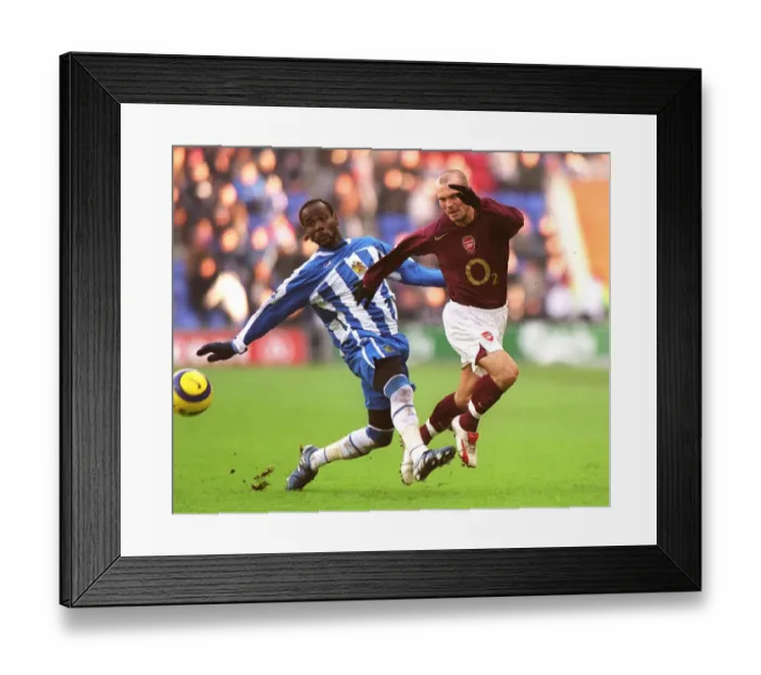 Framed Print : Freddie Ljungberg (Arsenal) Pascal Chimbonda (Wigan) Framed Print : Freddie Ljungberg (Arsenal) Pascal Chimbonda (Wigan)