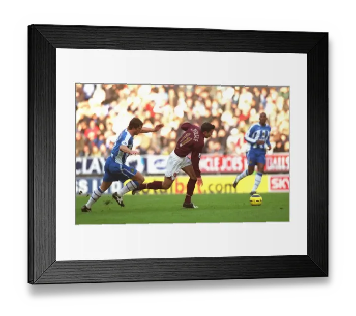 Framed Print : Robin van Persie spins away from Arjen Dezeeuw (Wigan) on his way to scoring Arsenals 1st goal