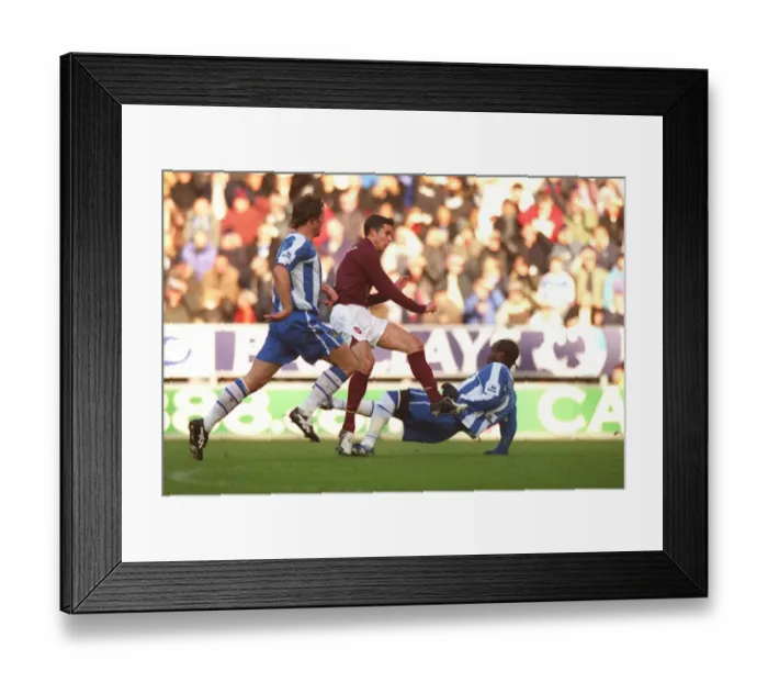 Framed Print : Robin van Persie shoots past Pascal Chimbonda (Wigna) to score Arsenals 1st goal Framed Print : Robin van Persie shoots past Pascal Chimbonda (Wigna) to score Arsenals 1st goal