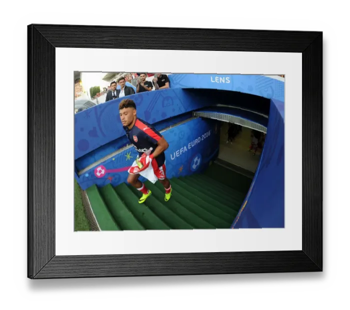 Framed Print : Alex Oxlade-Chamberlain Readies for RC Lens Friendly: Arsenal Star's Pre-Season Preparation in Lens, 2016