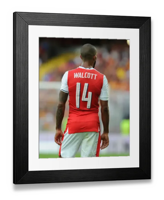 Framed Print : Theo Walcott in Action: Arsenal's Pre-Season Battle against RC Lens, 2016