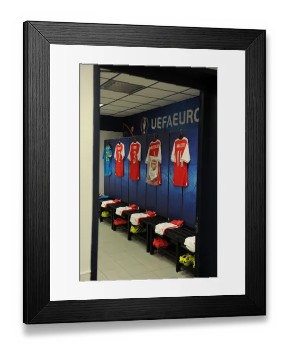 Framed Print : Arsenal's Pre-Season Away Gear Displayed at RC Lens Stadium (2016-17) Framed Print : Arsenal's Pre-Season Away Gear Displayed at RC Lens Stadium (2016-17)