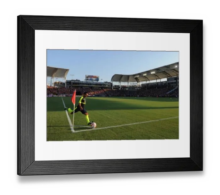 Framed Print : Santi Cazorla Taking a Corner for Arsenal against CD Guadalajara