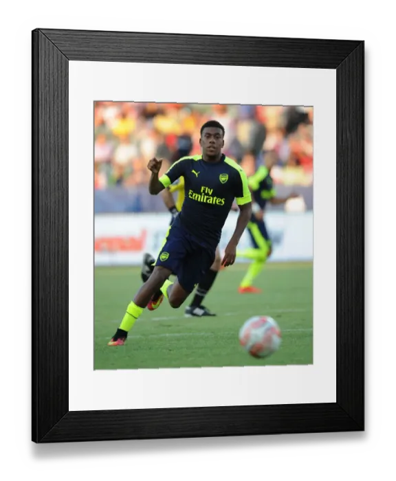 Framed Print : Arsenal's Alex Iwobi in Pre-Season Action Against Chivas