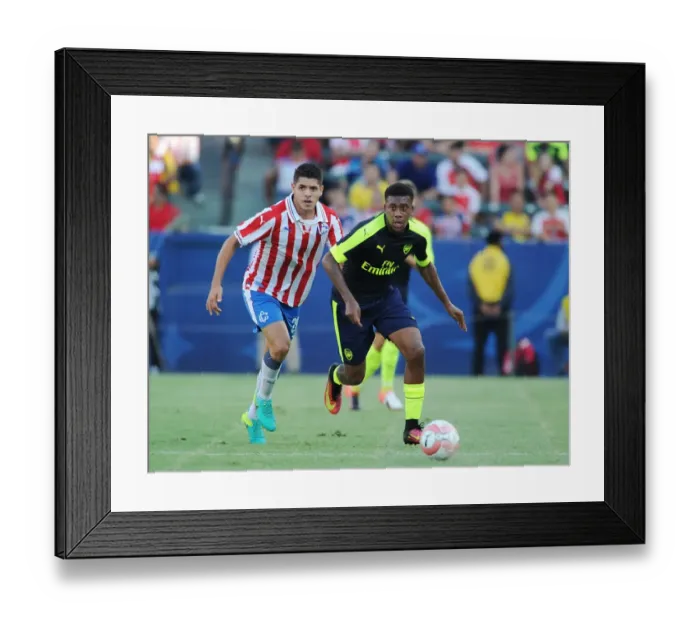 Framed Print : Alex Iwobi Outsmarts Opponent: Arsenal's Pre-Season Win over Chivas