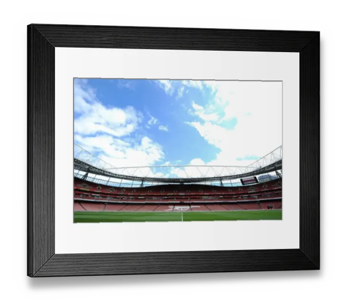 Framed Print : Arsenal vs Liverpool: Premier League Showdown at Emirates Stadium