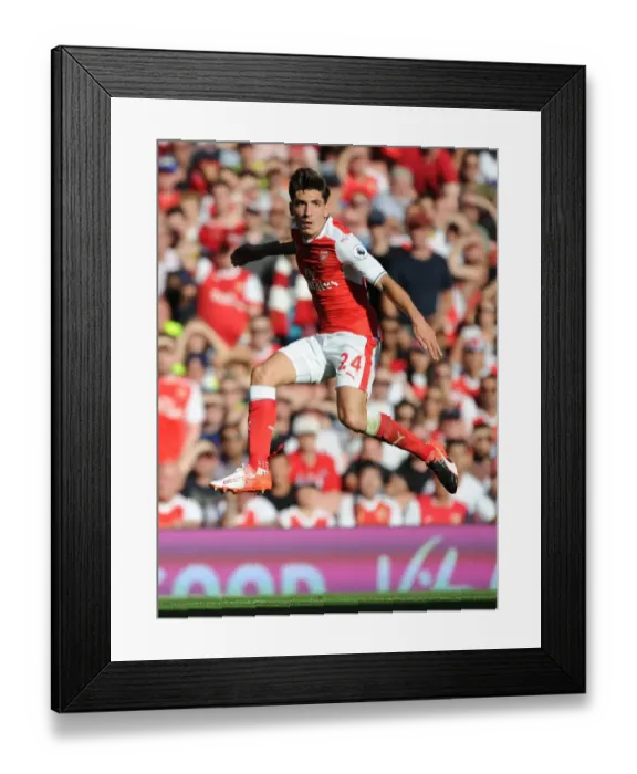 Framed Print : Arsenal vs Liverpool: Hector Bellerin's Performance at the Emirates Stadium (2016-17)
