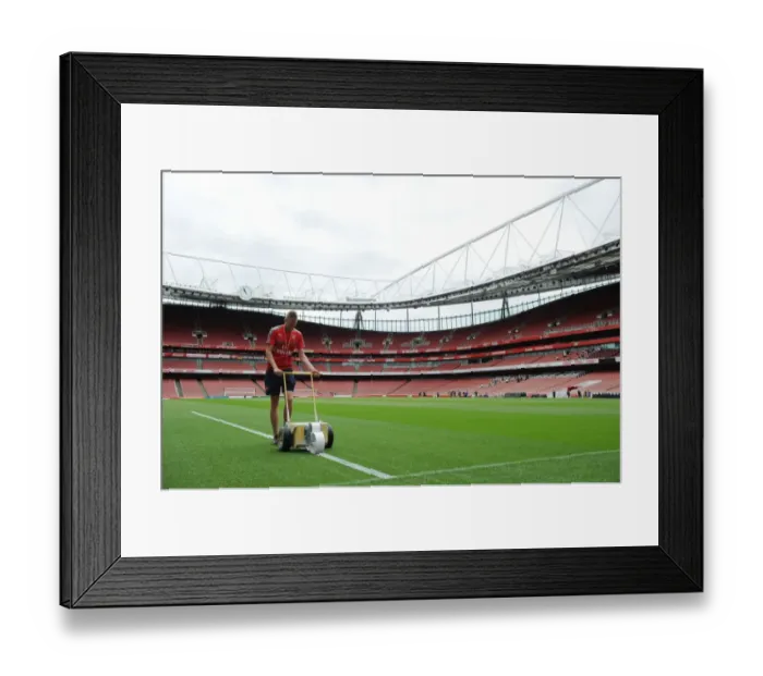 Framed Print : Arsenal vs Liverpool: Battle Lines Drawn at the Emirates - Premier League 2016-17 Framed Print : Arsenal vs Liverpool: Battle Lines Drawn at the Emirates - Premier League 2016-17