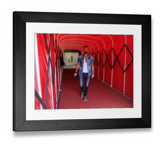 Framed Print : Arsenal vs Liverpool: Olivier Giroud's Focus in the Tunnel - Premier League Showdown, 2016
