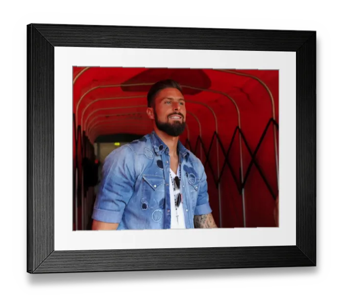Framed Print : Arsenal vs Liverpool: Olivier Giroud's Tunnel Moment - Premier League Clash (2016-17) Framed Print : Arsenal vs Liverpool: Olivier Giroud's Tunnel Moment - Premier League Clash (2016-17)
