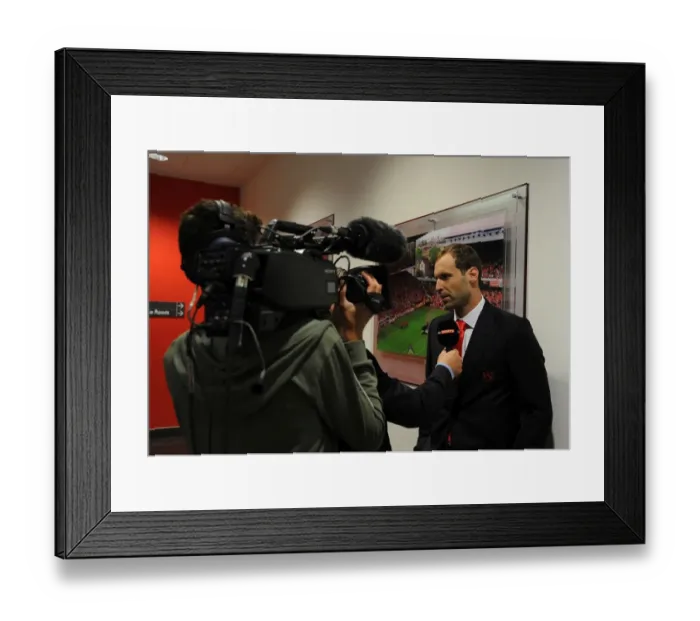 Framed Print : Arsenal's Petr Cech Gears Up for Arsenal vs. Liverpool Showdown (2016-17) Framed Print : Arsenal's Petr Cech Gears Up for Arsenal vs. Liverpool Showdown (2016-17)