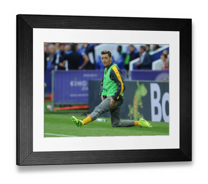 Framed Print : Mesut Ozil Warming Up: Arsenal vs Leicester City, Premier League 2016-17
