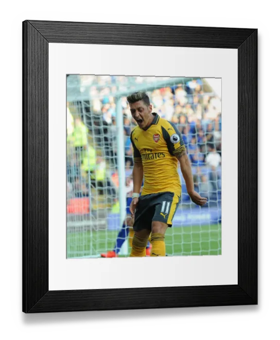 Framed Print : Mesut Ozil in Action: Leicester City vs. Arsenal, Premier League 2016-17 Framed Print : Mesut Ozil in Action: Leicester City vs. Arsenal, Premier League 2016-17