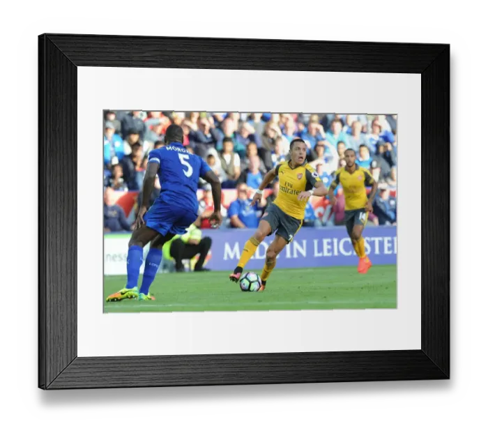 Framed Print : Alexis Sanchez in Action: Arsenal vs. Leicester City, Premier League 2016-17