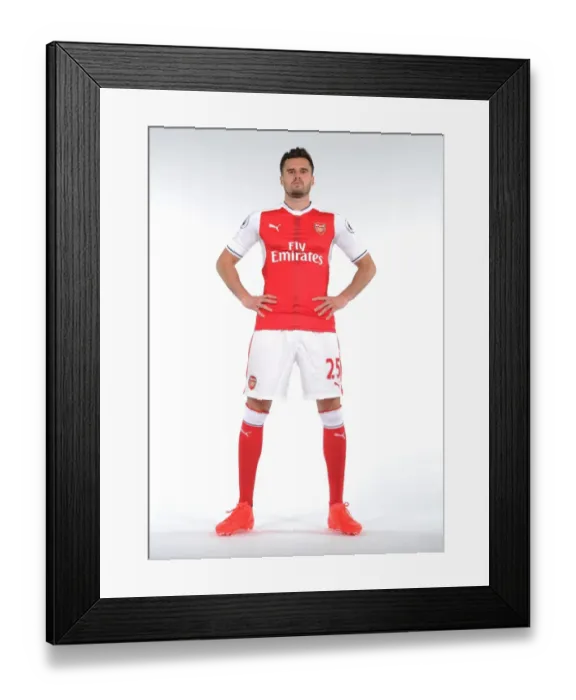 Framed Print : Arsenal First Team 2016-17: Carl Jenkinson at Team Photocall Framed Print : Arsenal First Team 2016-17: Carl Jenkinson at Team Photocall