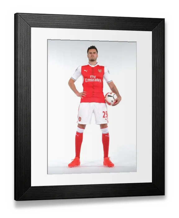 Framed Print : Arsenal First Team 2016-17: Carl Jenkinson at Team Photocall Framed Print : Arsenal First Team 2016-17: Carl Jenkinson at Team Photocall