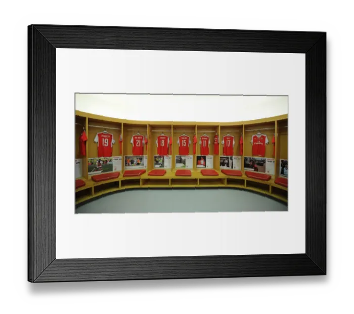 Framed Print : Arsenal Legends vs. Milan Glorie: A Clash of Football Greats at Emirates Stadium