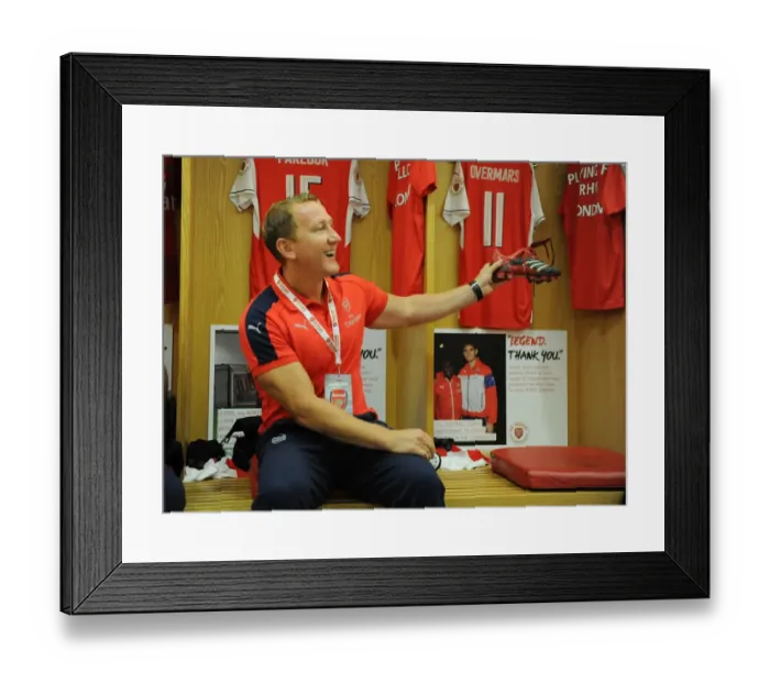 Framed Print : Arsenal Legends vs. Milan Glorie: A Football Clash at Emirates Stadium