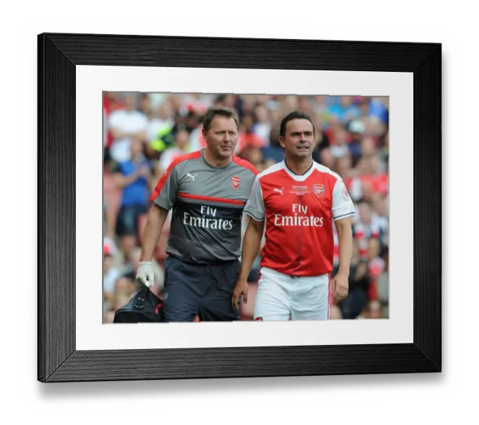 Framed Print : Arsenal Legends vs. Milan Glorie: A Star-Studded Football Reunion at Emirates Stadium